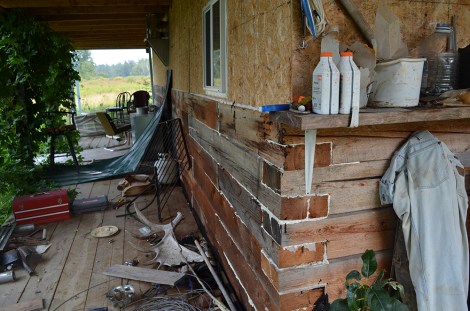 Mixing of traditional log and wood frame construction