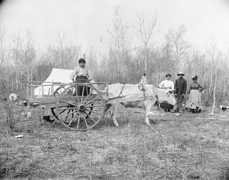 A Métis family at their camp with a Red River Cart in Manitoba . (Image: Library and Archives Canada / c001644)